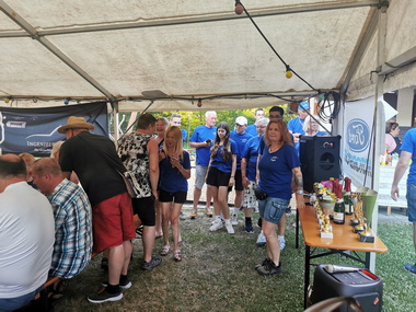 Schnappschsse und Impressionen
im Festzelt bei Gemtlichkeit, 
sowie der Preisverleihung.

Snapshots and impressions
in the marquee with a cosy atmosphere, 
and the award ceremony.

Instantans et impressions
sous le chapiteau lors de la convivialit, 
ainsi que la remise des prix.